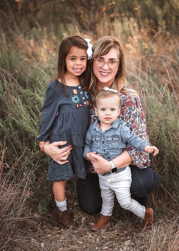 oklahoma photographer with granddaughters in tall grass