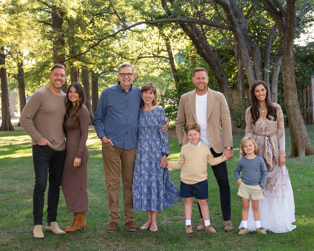 Large extended family portrait during an outdoor fall family photography session in Edmond Oklahoma.